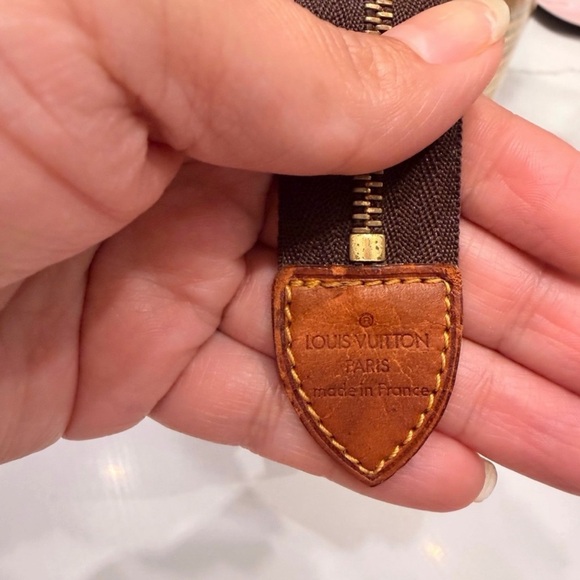 Louis Vuitton toiletry 26 in great condition! - Picture 7 of 8